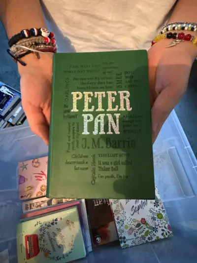 Libro Peter Pan de J.M. Barrie en tapa dura - miniatura 1