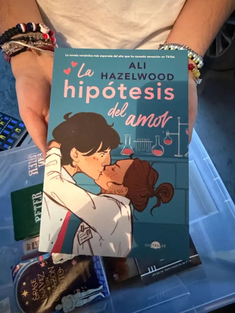 Libro 'La Hipótesis del Amor' de Ali Hazelwood - 1