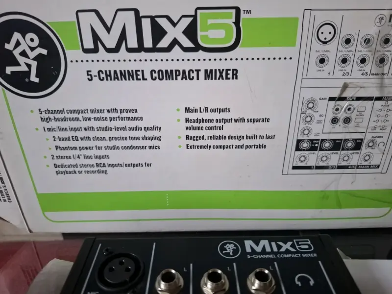 Mezclador compacto de 5 canales Mackie Mix5 - 1