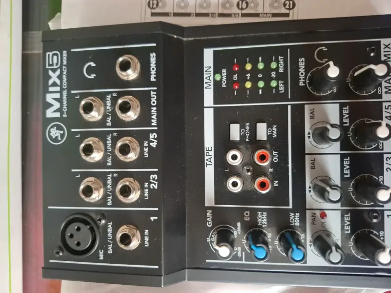 Mezclador compacto de 5 canales Mackie Mix5 - 3