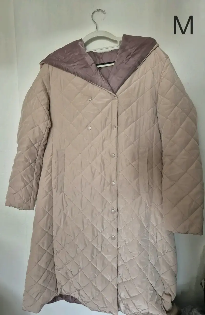 Abrigo acolchado beige con capucha - 1
