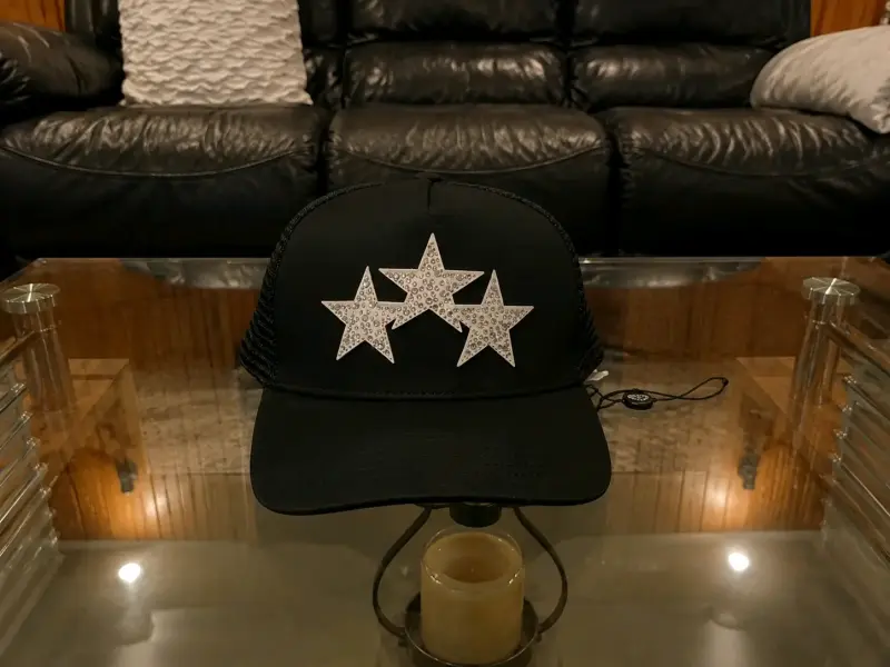 Gorra Amiri negra con estrellas (que usa Cris mj) - 1