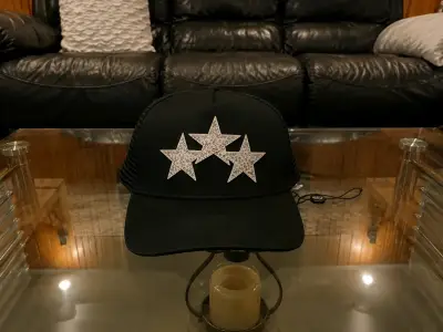 Gorra Amiri  negra con estrellas (que usa Cris mj) - miniatura 1