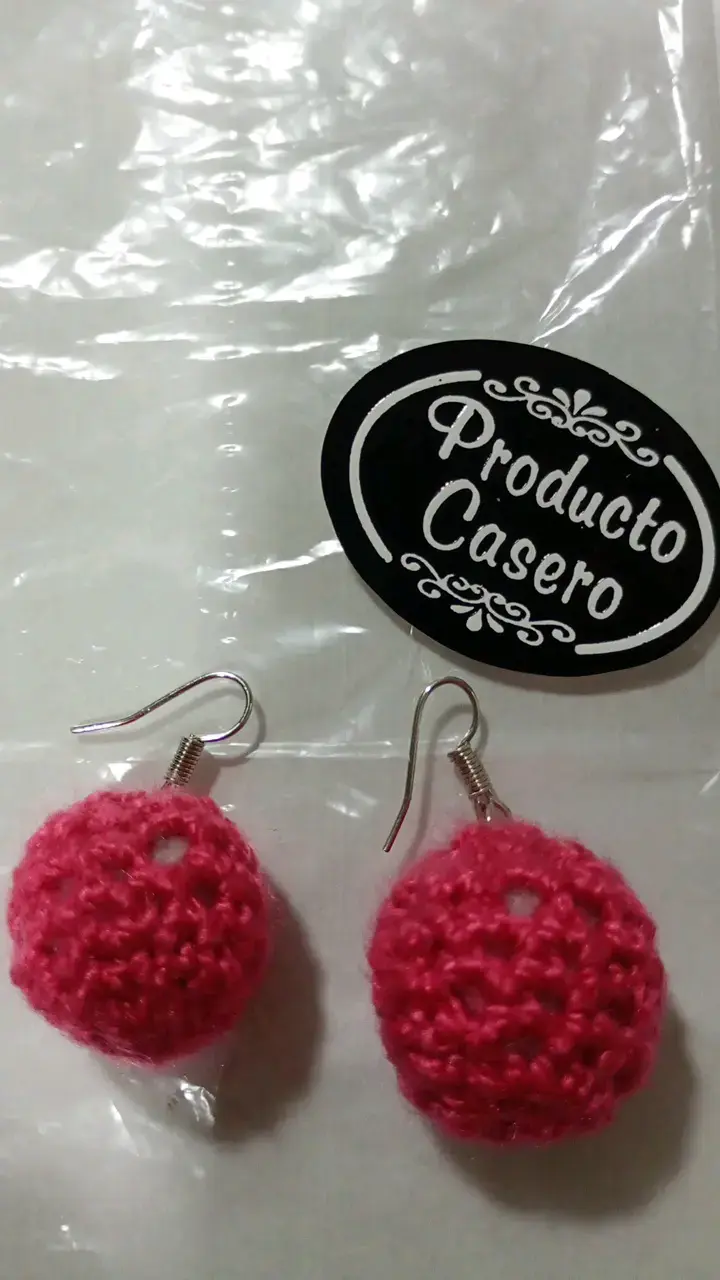Aros tejidos a crochet color rosa