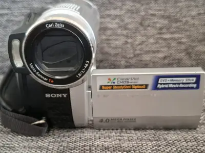 Videocámara Sony DCR-DVD910 con Zoom Óptico 15x - miniatura 2