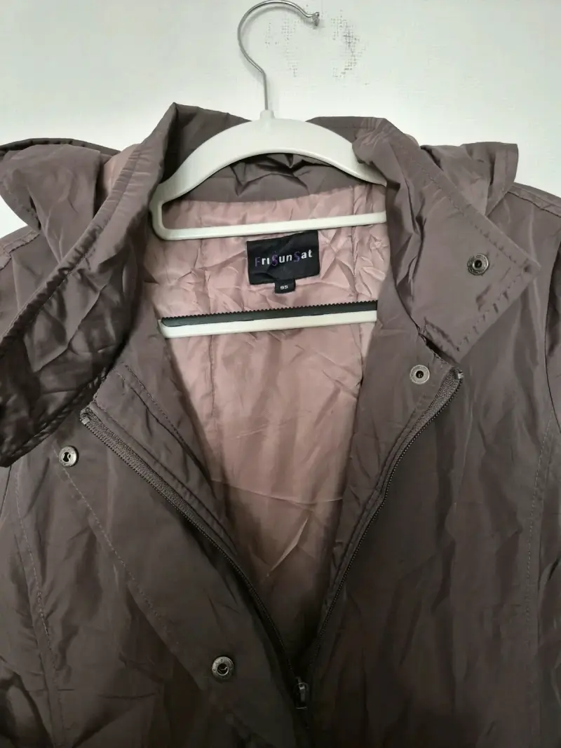 Parka impermeable marrón con capucha para mujer - 2