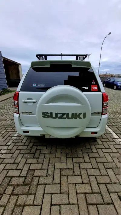 Suzuki Grand Vitara 4x4 2012 en buen estado - miniatura 3