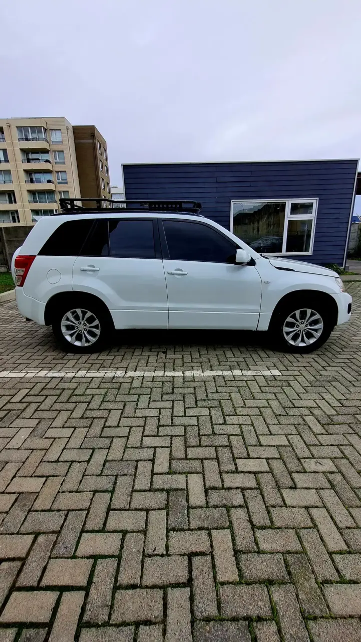 Suzuki Grand Vitara 4x4 2012 en buen estado - 4
