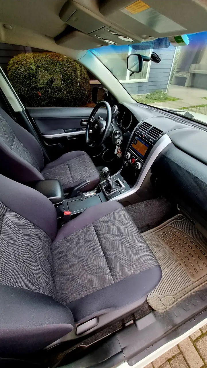 Suzuki Grand Vitara 4x4 2012 en buen estado - 5