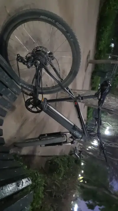 Bicicleta eléctrica de montaña con luces LED - miniatura 1