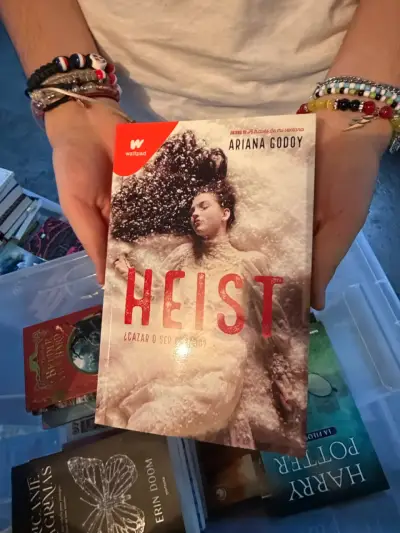 Libro 'Heist' de Ariana Godoy - miniatura 1