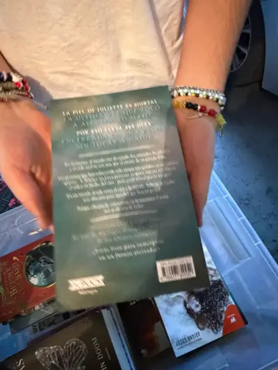 Libro 'Destrózame' de Tahereh Mafi en buen estado - miniatura 2