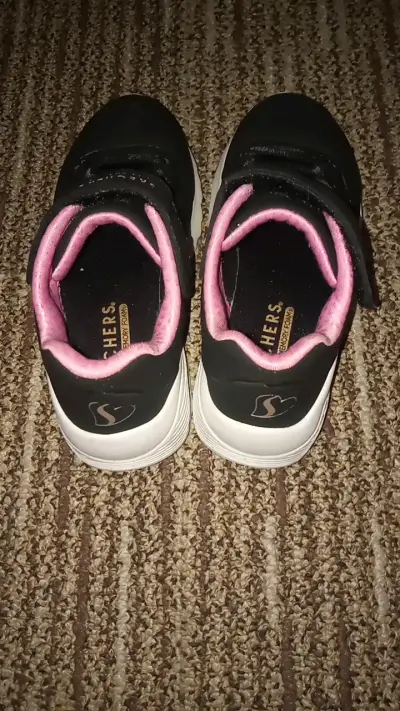Zapatillas negras Skechers con detalles rosados - miniatura 4