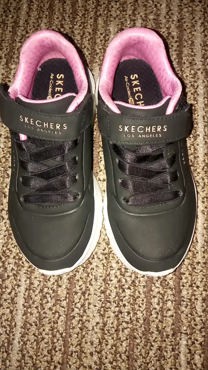 Zapatillas negras Skechers con detalles rosados - 6