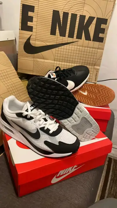 Zapatillas Nike Air Max Solo Blanco y Negro - miniatura 2