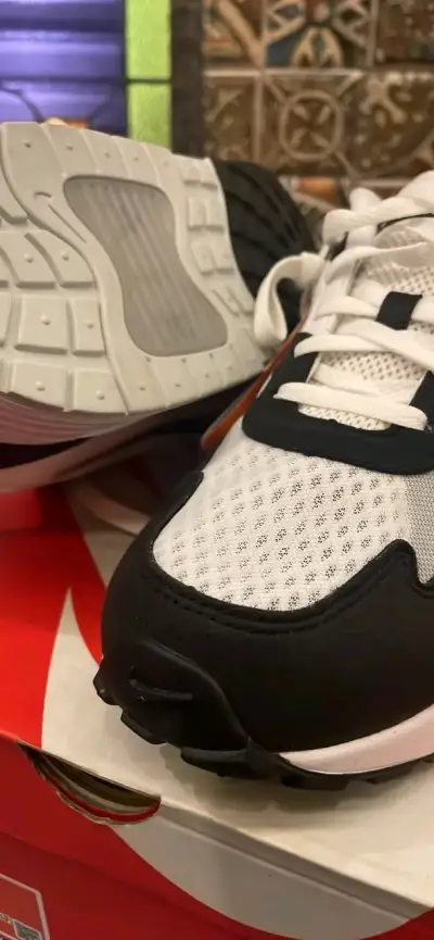 Zapatillas Nike Air Max Solo Blanco y Negro - miniatura 4