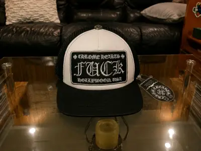 Gorra trucker Chrome Hearts negra y blanca - miniatura 1