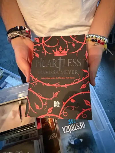 Libro Heartless de Marissa Meyer en buen estado - miniatura 1