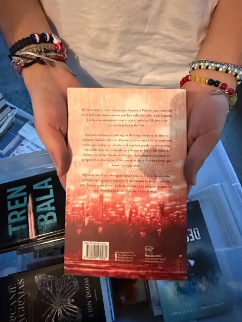 Libro 'La Élite' de Kiera Cass en buen estado - 2