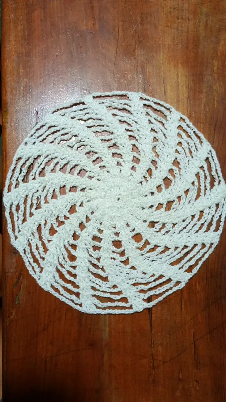 Centro de mesa tejido a crochet blanco - 1