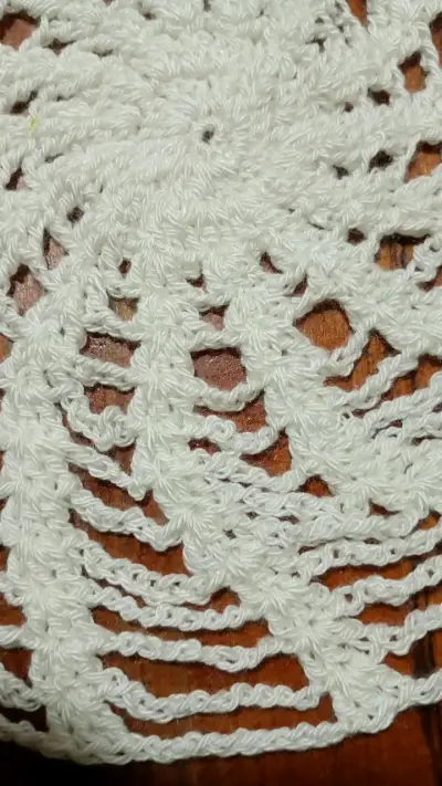 Centro de mesa tejido a crochet blanco - miniatura 2