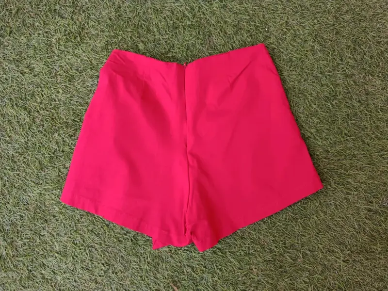 Short Falda elasticada roja con detalle de anillo - 3