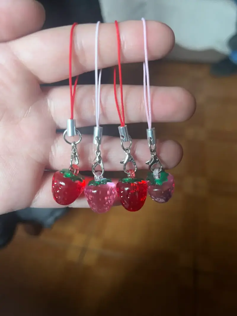Colgantes de fresa para celular en colores variado - 2