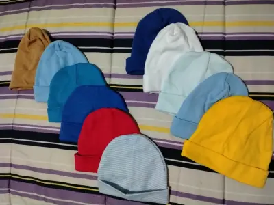 Set de gorros para bebé en varios colores - miniatura 1
