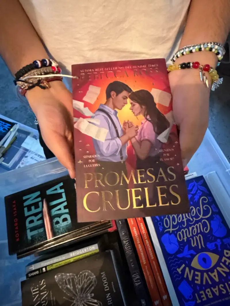 Libro 'Promesas Crueles' de Rebecca Ross - 1
