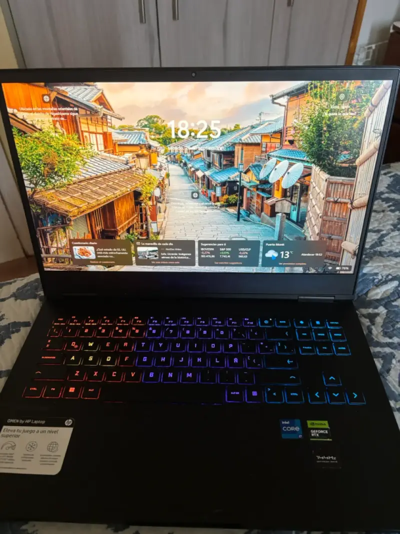 Laptop HP Omen con teclado retroiluminado - 1