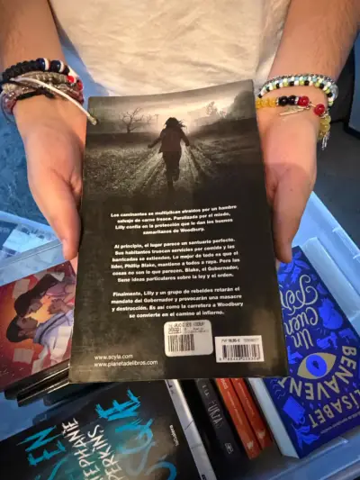 Libro The Walking Dead Woodbury en buen estado - miniatura 2