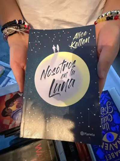 Libro 'Nosotros en la Luna' de Alice Kellen - miniatura 1