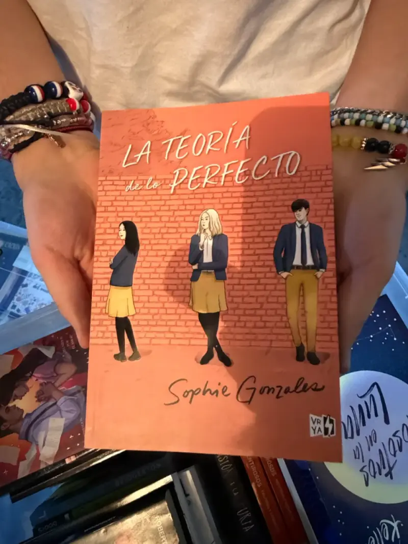 'La Teoría de lo Perfecto' de Sophie Gonzales - 1