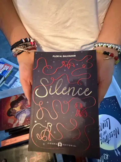 Libro 'Silence' de Flor M. Salvador - miniatura 1