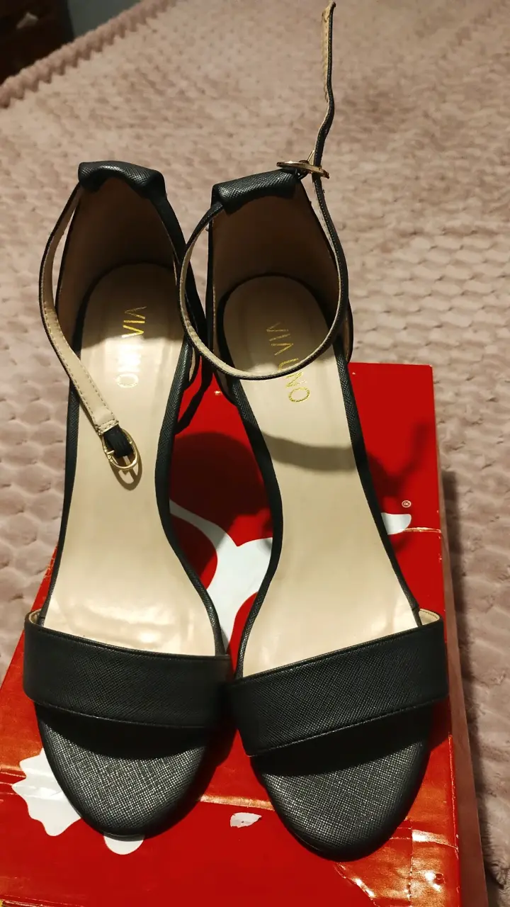 Tacones de cuero negro con correa - 3