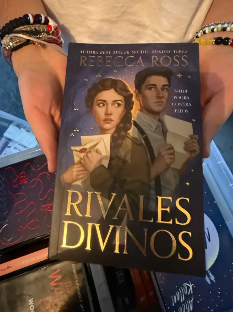 Libro 'Rivales Divinos' de Rebecca Ross