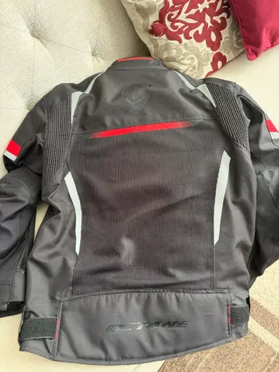 Chaqueta de moto Octane negra con detalles rojos - miniatura 2