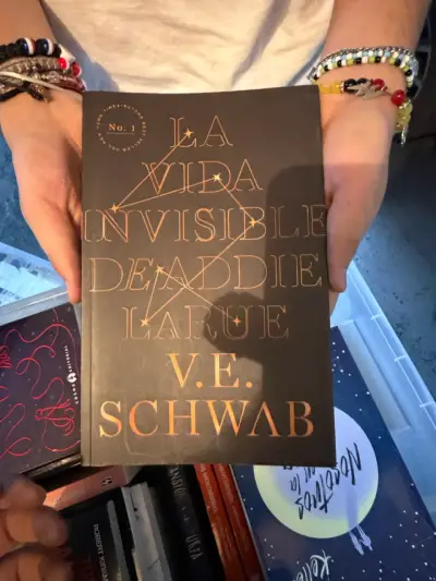 'La Vida Invisible de Addie LaRue' de V.E. Sc - miniatura 1