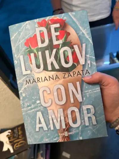 Libro 'De Lukov, Con Amor' de Mariana Zapata - miniatura 1