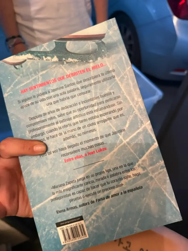 Libro 'De Lukov, Con Amor' de Mariana Zapata - 2