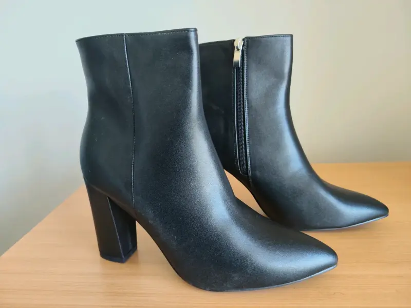 Botines de cuero negro con tacón alto - 1