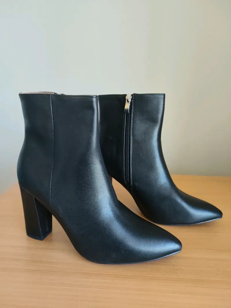 Botines de cuero negro con tacón alto - 2