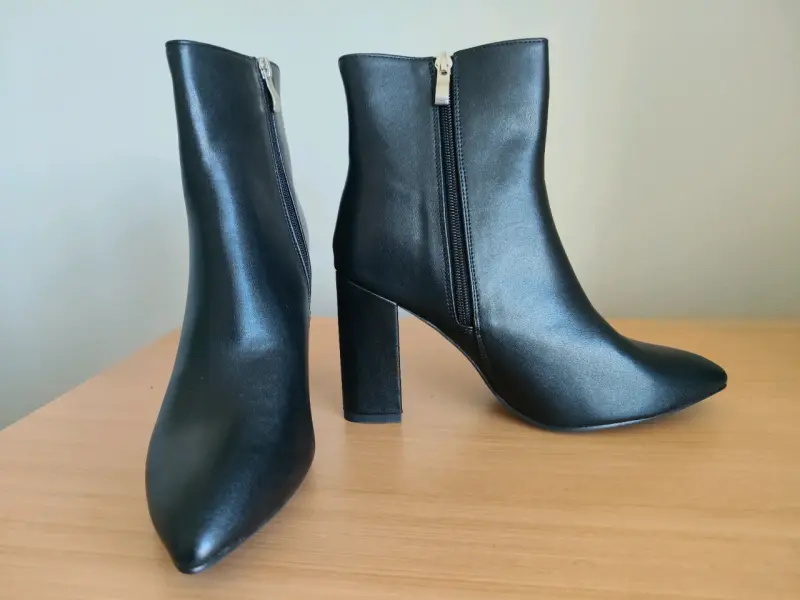 Botines de cuero negro con tacón alto - 3