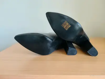 Botines de cuero negro con tacón alto - miniatura 4