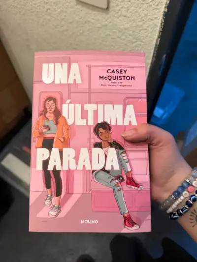 Libro 'Una Última Parada' de Casey McQuiston - miniatura 1