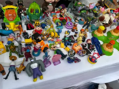 Lote de Figuras de Acción y Juguetes Variados - miniatura 1