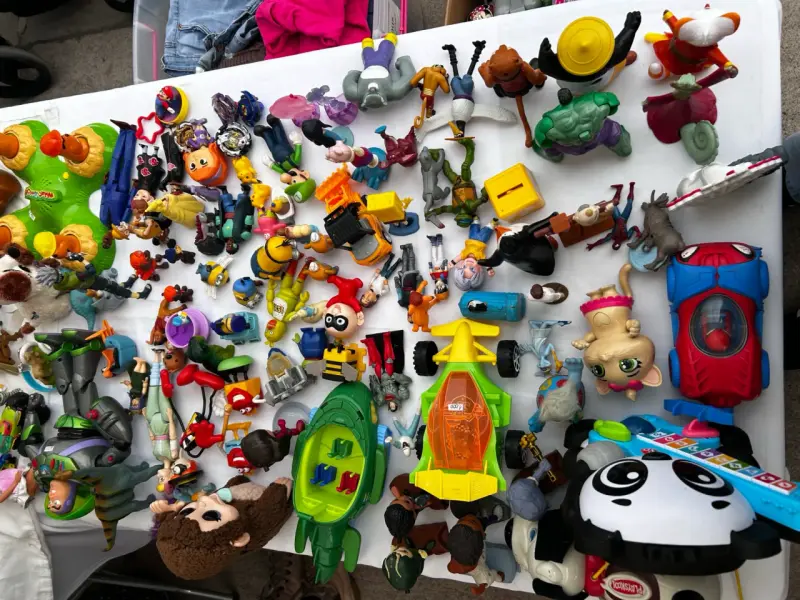 Lote de Figuras de Acción y Juguetes Variados - 3