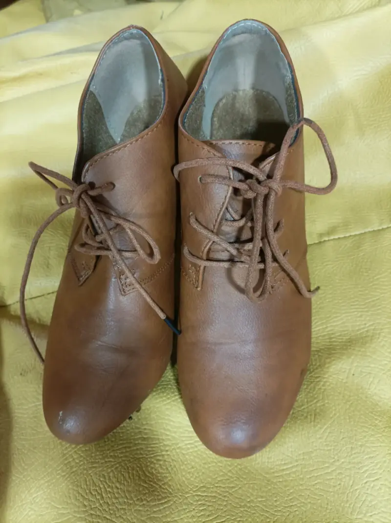 Zapatos de cuero marrón con tacones para mujer - 2