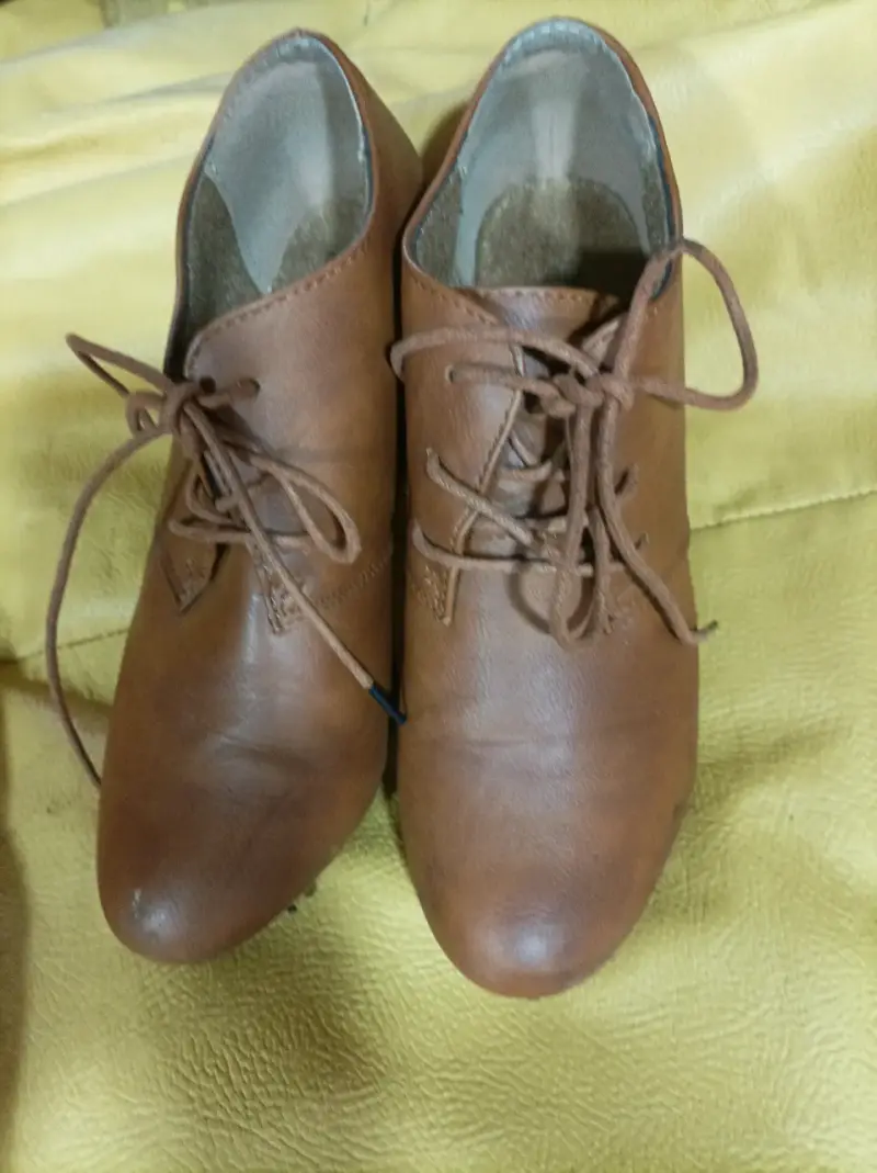 Zapatos de cuero marrón con tacones para mujer - 3