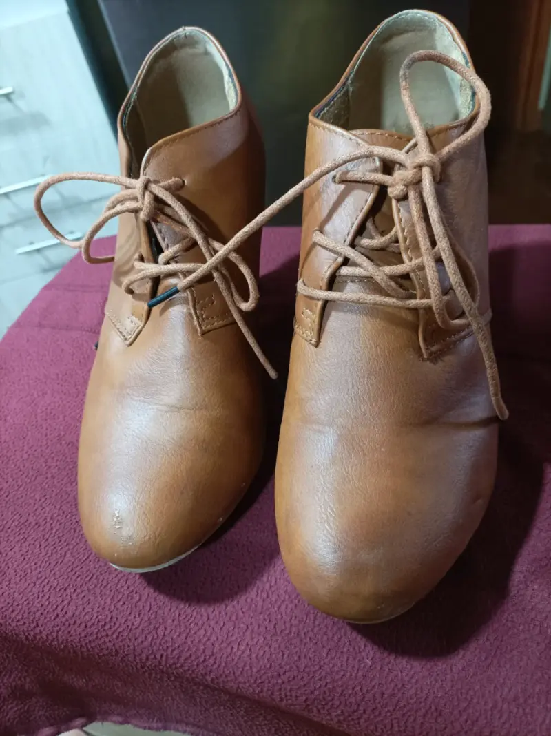 Zapatos de cuero marrón con tacones para mujer - 5